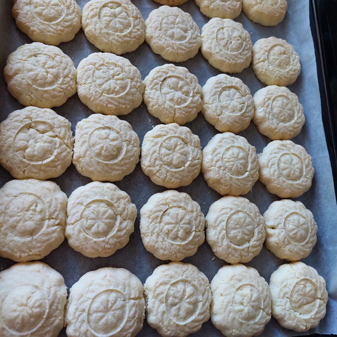 Siparişlere başlayayım glutensiz Cevizli un kurabiyesi tereyağı ile yapıyorum ...